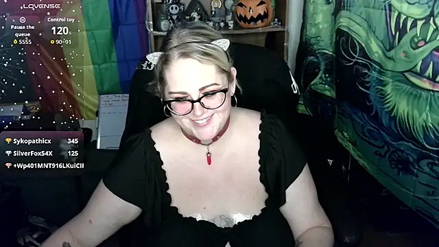 Kinky_Witch élő XXX-chatje