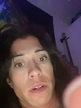 tsvickyyvee1990 Show in webcam