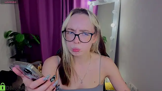 R0cket_bunny's Live XXX Chat