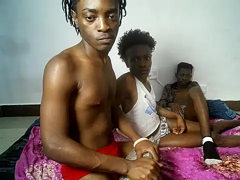 XXX chat uživo modela threemanias