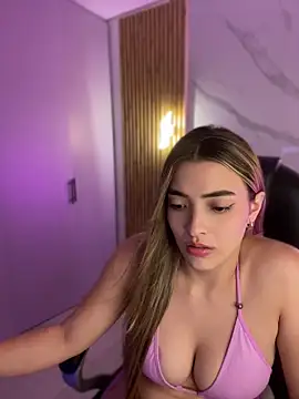 Онлайн чат XXX kyliejoness