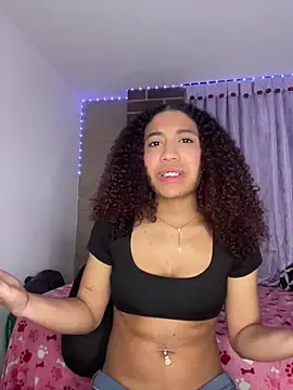 Chat XXX en directo de Daphnne_Curly