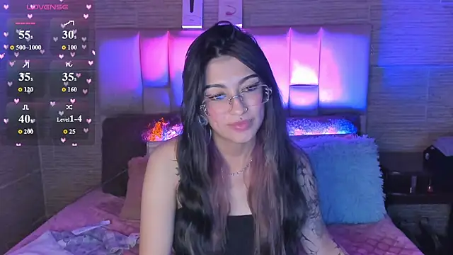 צ'אט XXX בשידור חי של mia_devine_