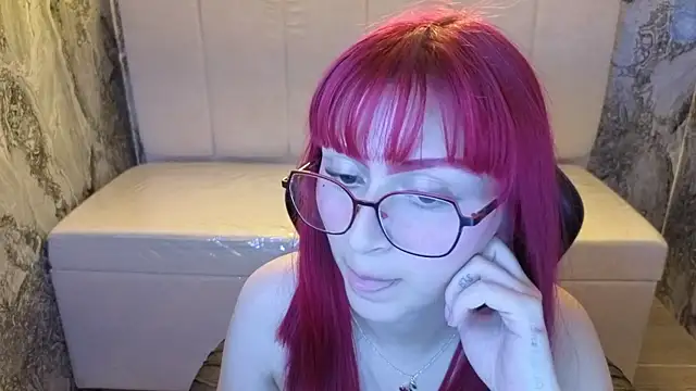 Queen_Red_v's Webcam Show