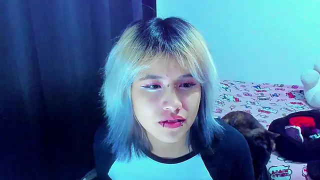 Akane-Mou Adlı Modelin Canlı XXX Sohbeti