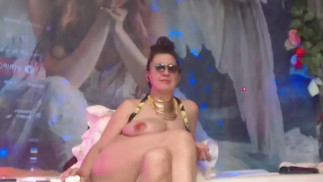 Chat +18 de NightOrhideya ao vivo
