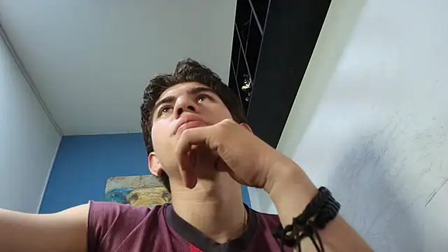 Chat +18 de ADAM_CUMS ao vivo