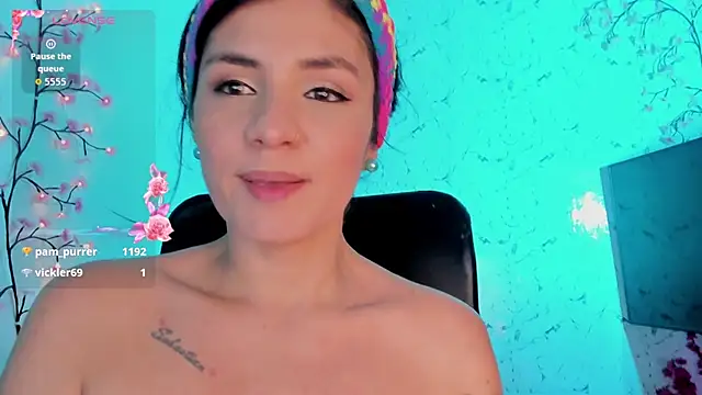 Chat +18 de elissa_iris ao vivo