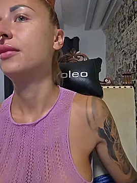 kylie_blck Adlı Modelin Canlı XXX Sohbeti