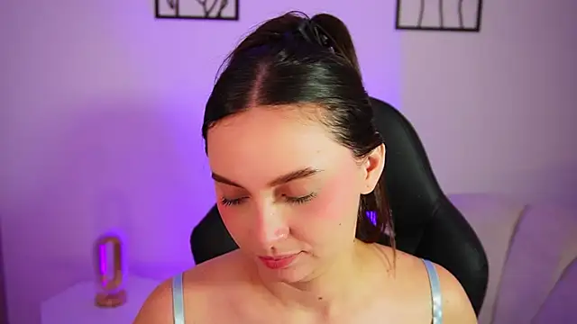 AliceHarper_ élő XXX-chatje