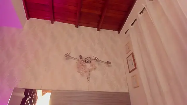Isisjames 现场XXX聊天