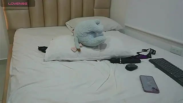 Phiamat_'s Live XXX Chat
