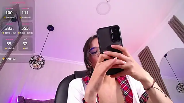 Amara_Davis1: онлайн-секс-чат