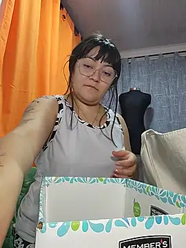 צ'אט XXX בשידור חי של Louise_0105