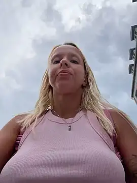 צ'אט XXX בשידור חי של LikaCat