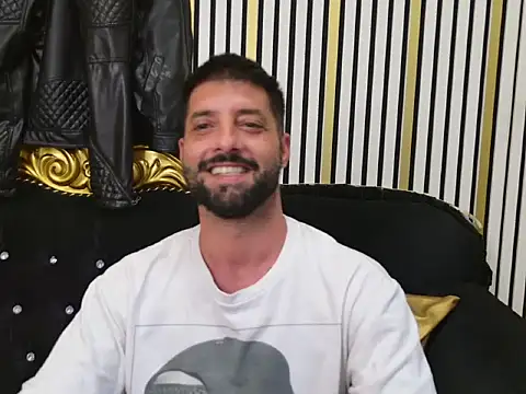 XXX chat uživo modela TommyDum