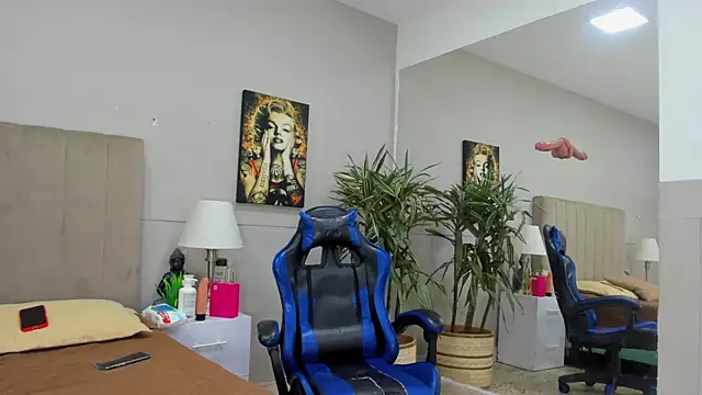 Angie_abby élő XXX-chatje