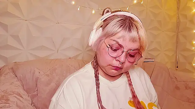 XXX chat uživo modela Satyn_doll