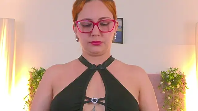 MistressErza Adlı Modelin Canlı XXX Sohbeti