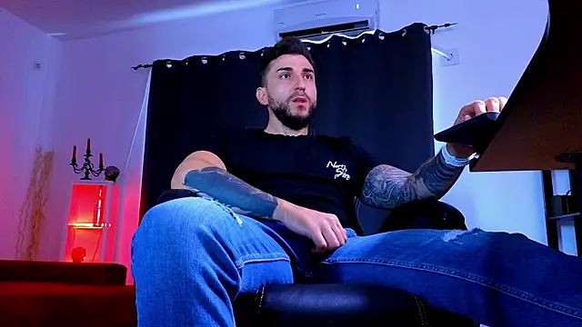 Chatroom XXX en direct de MightyAaron66