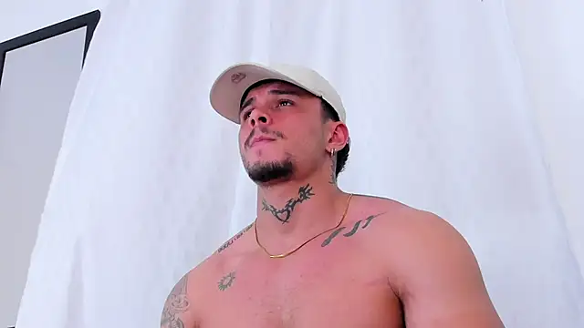 Show modela NoahhBrown na web-kameri
