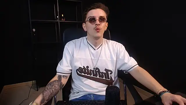 FelixStarkk Adlı Modelin Canlı XXX Sohbeti