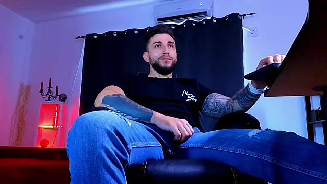 Chat XXX en directo de MightyAaron66