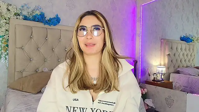 nini_love01's Live XXX Chat