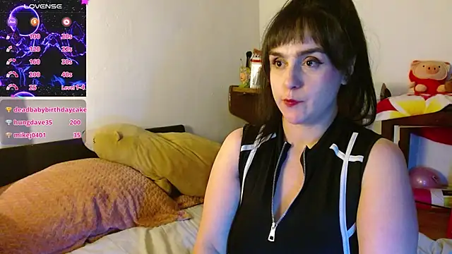 Chat +18 de collette_beaufoy_ ao vivo