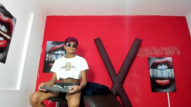 BOUL_GUYS Adlı Modelin Canlı XXX Sohbeti