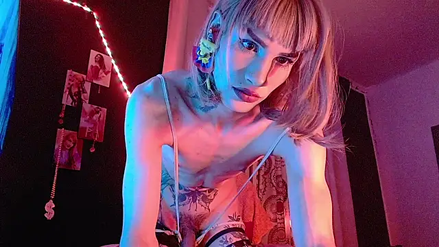 Chatroom XXX en direct de PervertedMissCloe