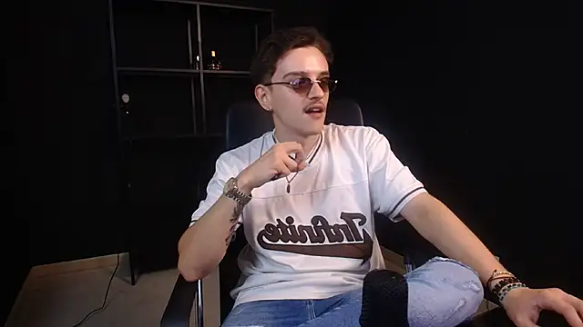 دردشة FelixStarkk الجنسية المباشرة