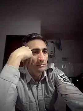 Alejandro83bsf élő XXX-chatje