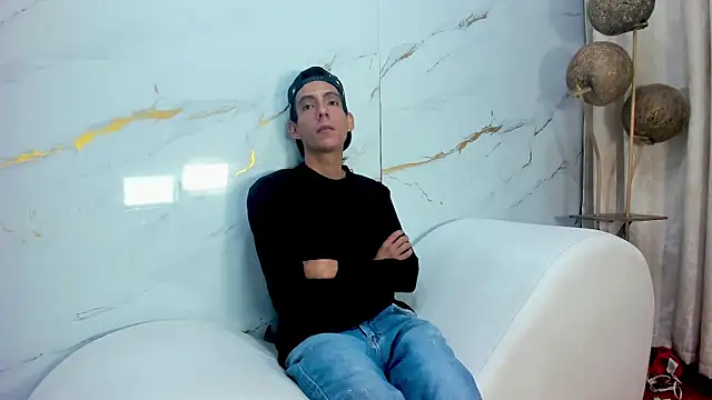 AmazingOrgasm élő XXX-chatje