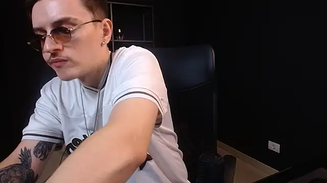 แชท XXX สดของ FelixStarkk