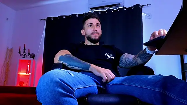 Онлайн чат XXX MightyAaron66
