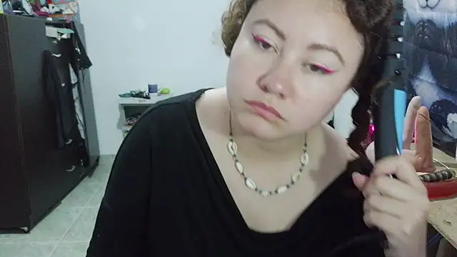 Chat XXX en directo de curly_greeneyed