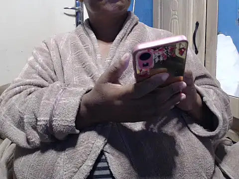 Chat +18 de CUTEFIRMMELONSS ao vivo
