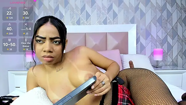 Chat XXX en directo de TyraKayne