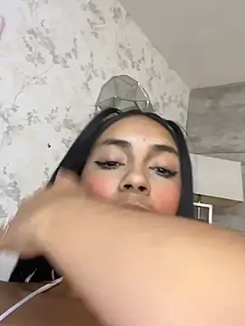 Chatroom XXX en direct de MaddisonMartins