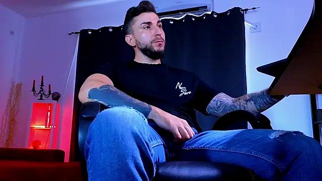 Czat XXX na żywo – MightyAaron66