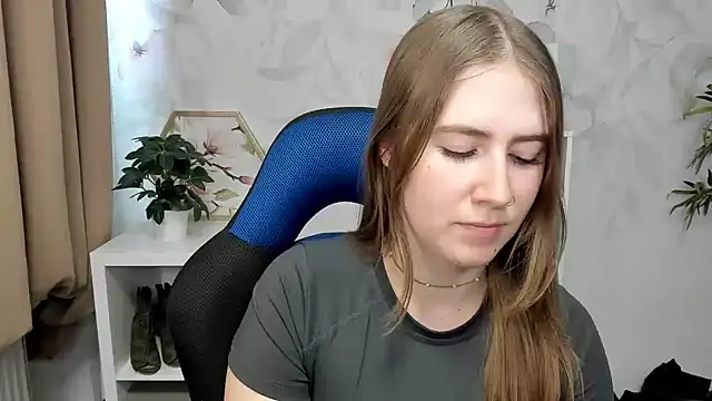 candy_Megan Adlı Modelin Canlı XXX Sohbeti