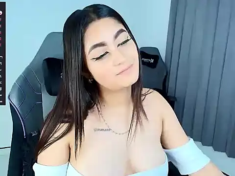 XXX chat uživo modela darckvelour