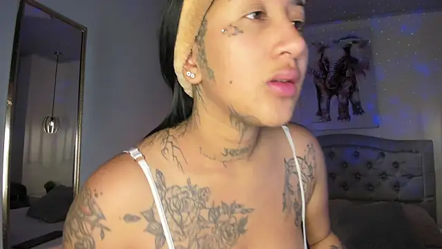 Chat +18 de ayshel__ ao vivo