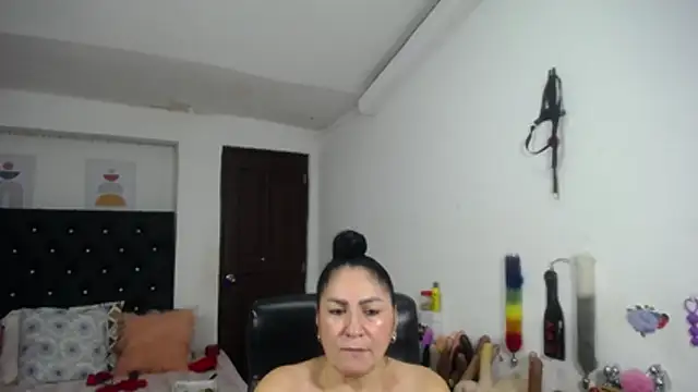 mature_bigboobs10 Adlı Modelin Canlı XXX Sohbeti