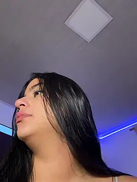 Andrea111_ Adlı Modelin Canlı XXX Sohbeti