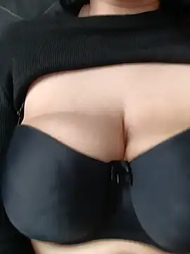 צ'אט XXX בשידור חי של Hotwidowlady