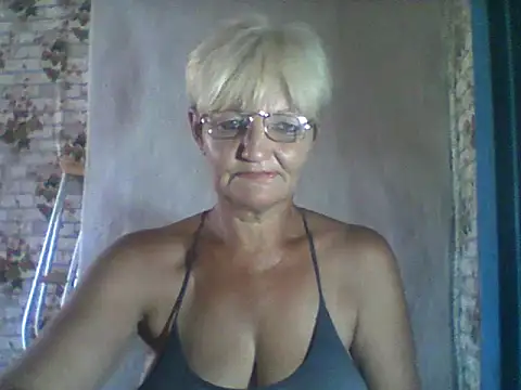 צ'אט XXX בשידור חי של NikaGold455