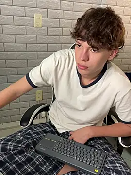 Nicola_hard Adlı Modelin Canlı XXX Sohbeti