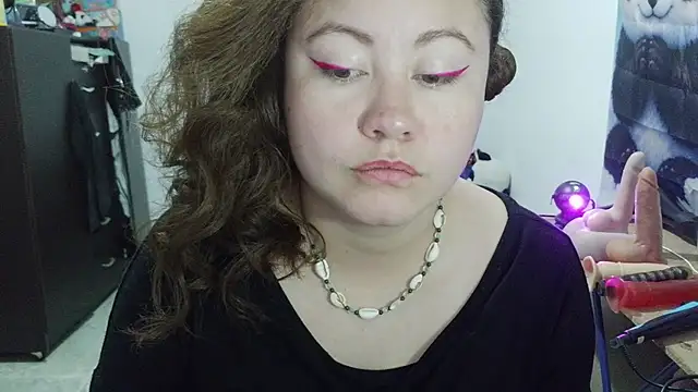 curly_greeneyed Adlı Modelin Canlı XXX Sohbeti